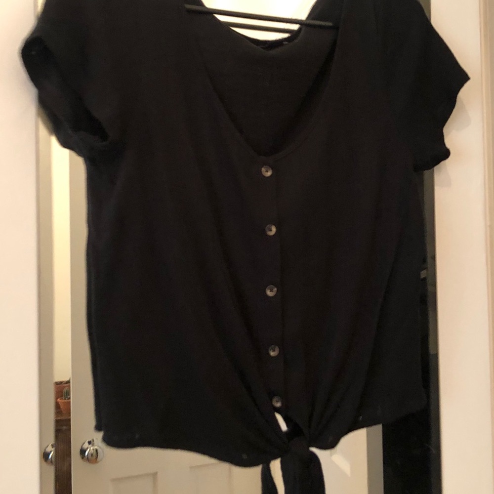 Button tie black shirt